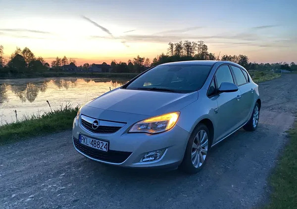 Opel Astra cena 22900 przebieg: 175000, rok produkcji 2010 z Strzelno małe 154